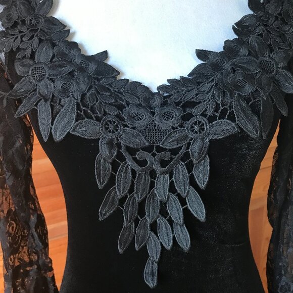 Gothic Victorian Flowers of Evil Black Velvet & Lace Morticia Gown Dress.  NEW! - Picture 3 of 13